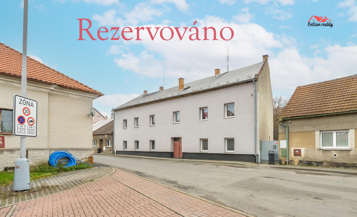 Bytový dům v Smečně – pohled z ulice