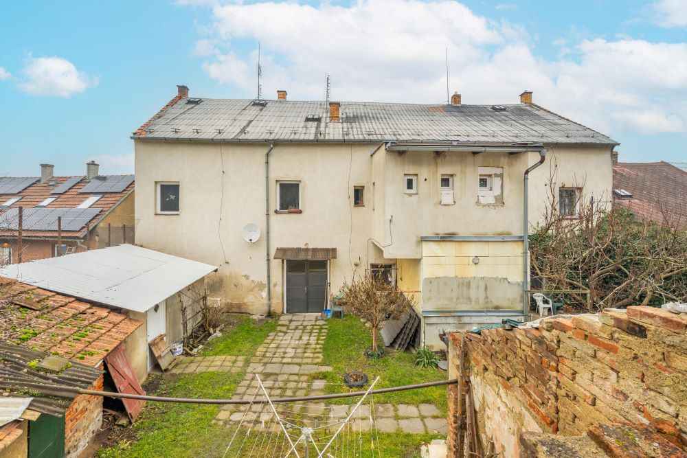 Bytový dům v Smečně – pohled ze zahrady