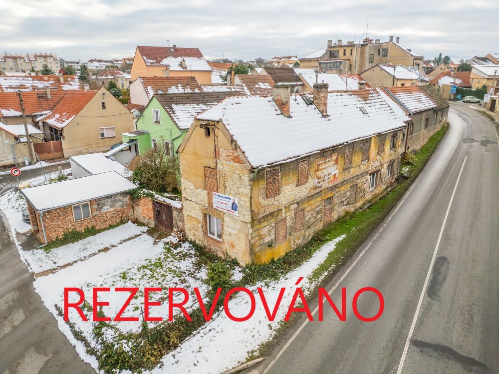 Rodinný dům v Smečně – pohled z ulice