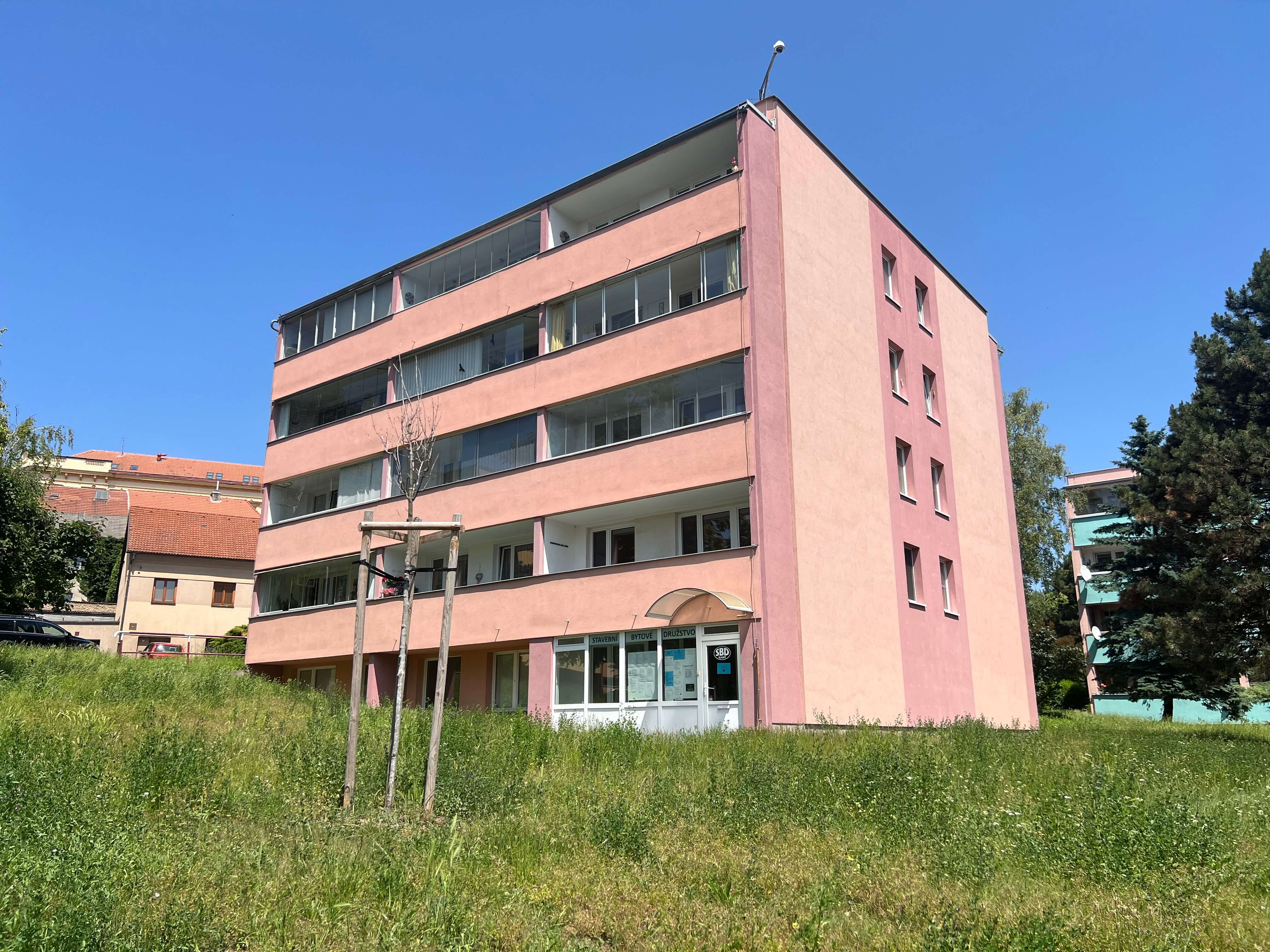 Bytové družstvo a osobní vlastnictví – srovnání možností Belšan Reality Kladno